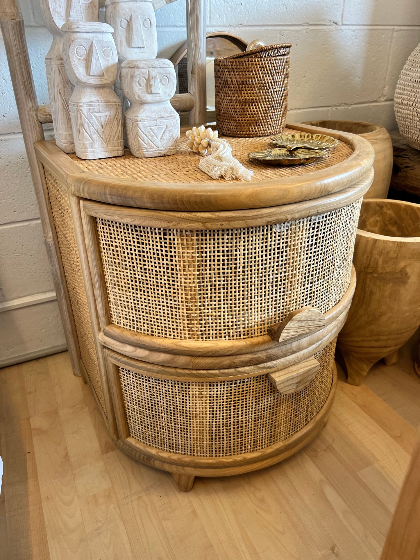 Curve Bedside