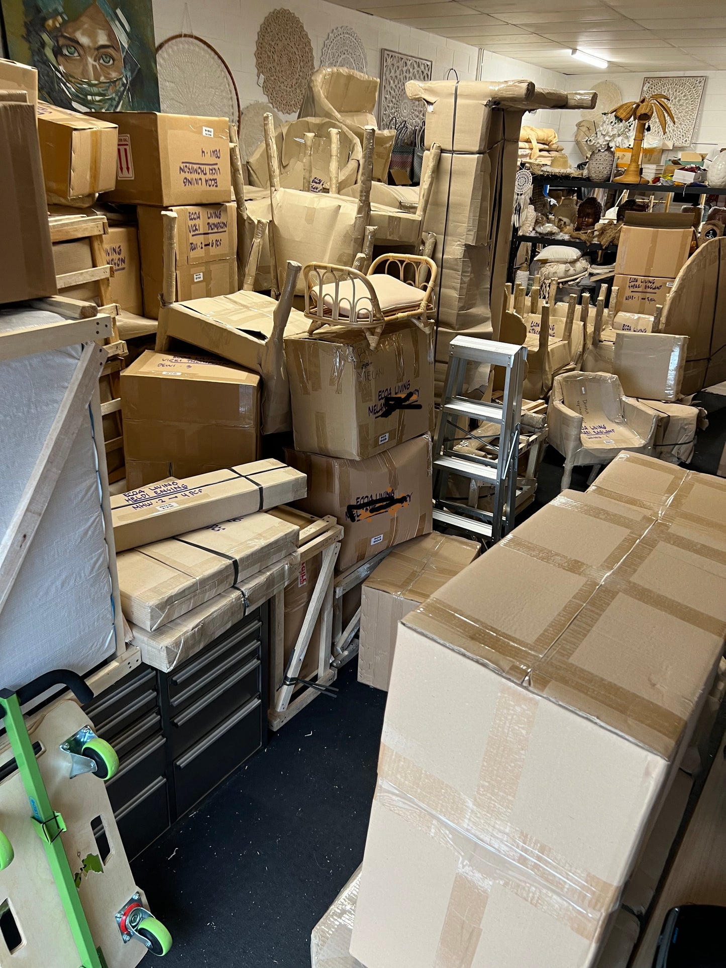 BOOK A CUBE - HAPPY SHOPPER - Wanting Lots of Space to Fill